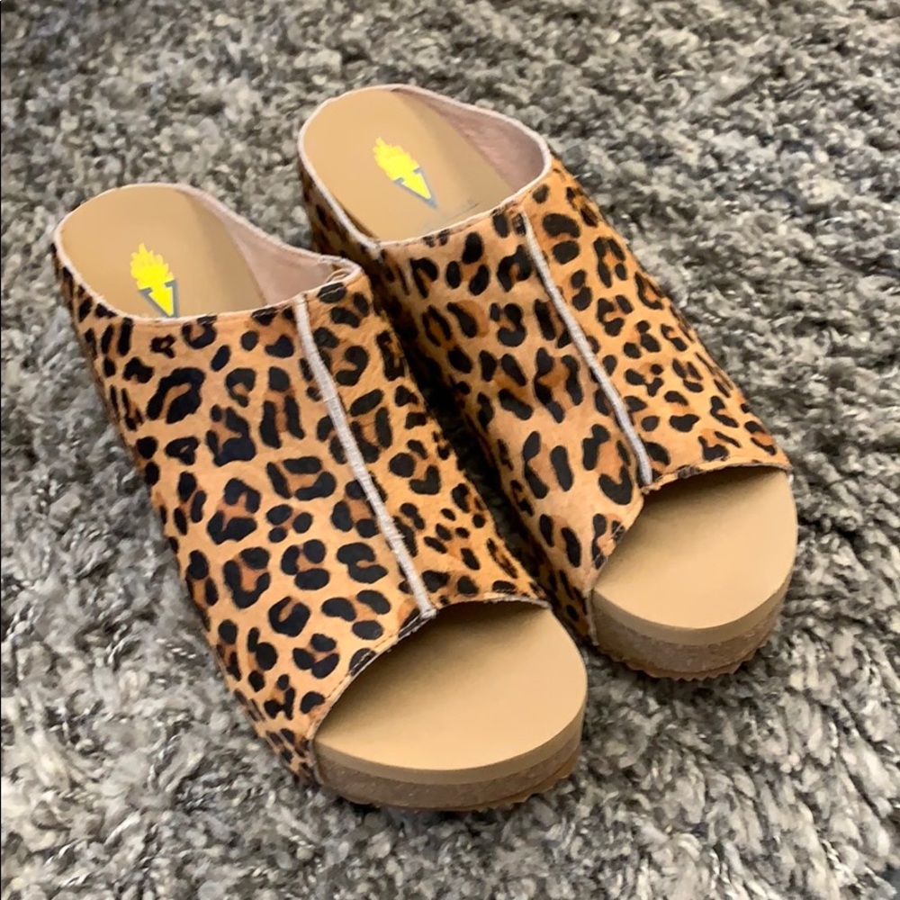 Volatile Tan /Leopard wedges Crispin